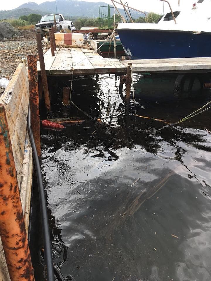 Sarroch, “gli idrocarburi finiscono puntualmente in mare: Porto Foxi terra di nessuno”