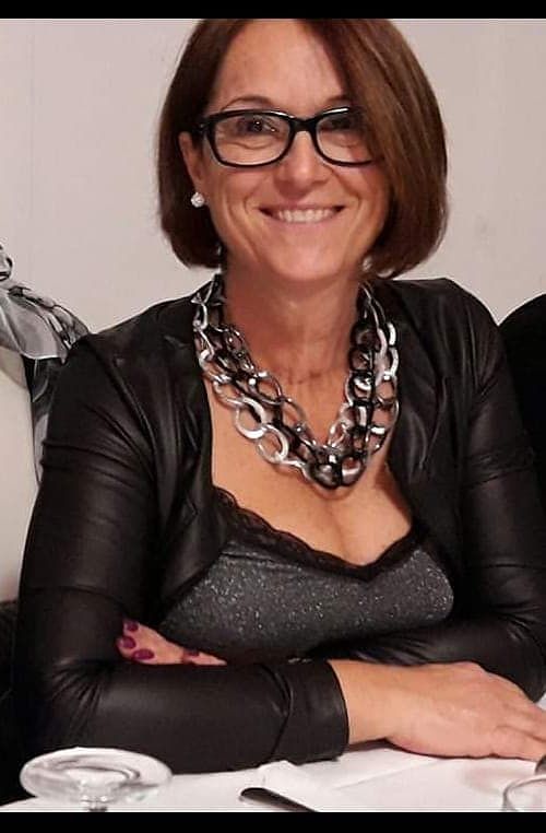 La rabbia di Patrizia di Cagliari: “I fiori sopra le tombe dei miei genitori sradicati dalla ruspa”