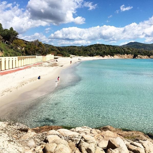 Teulada, la spiaggia gioiello di Porto Tramatzu? “Deve restare ai militari per il loro benessere”