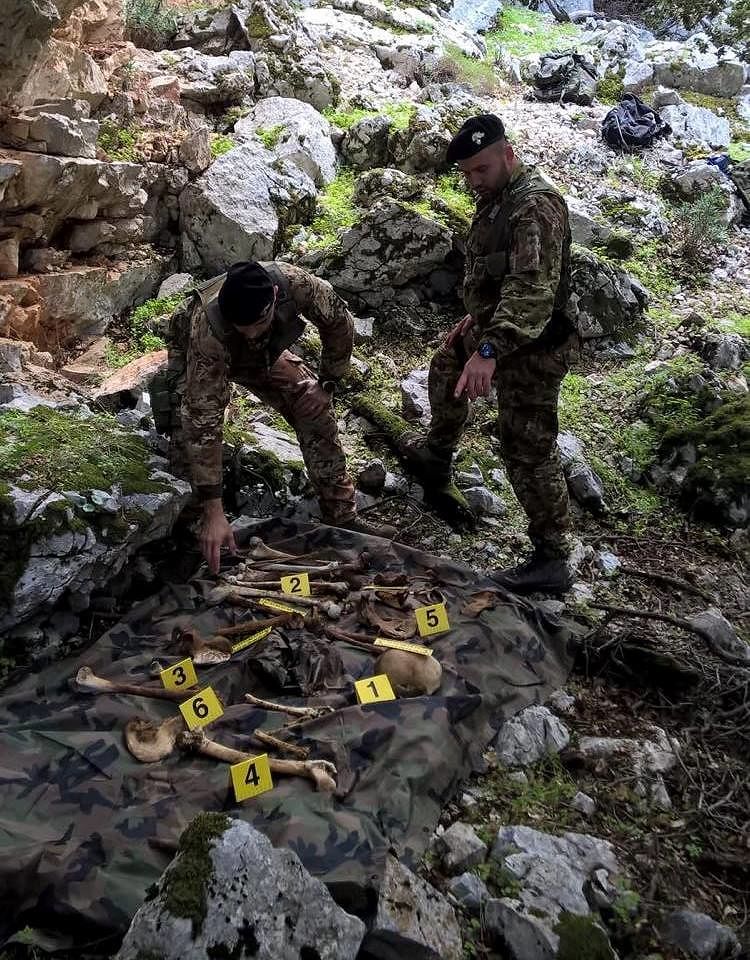 Orgosolo, macabra scoperta nel Supramonte: crani, femori e bacini di almeno di tre persone