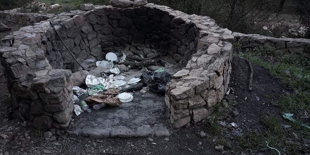 Villacidro: dribbling tra i rifiuti nel parco di Villascema