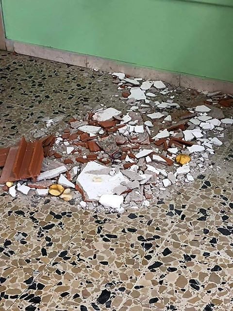 Nuoro, crolla il soffitto nel corridoio della scuola dell’infanzia: tragedia sfiorata, i bimbi erano nelle aule