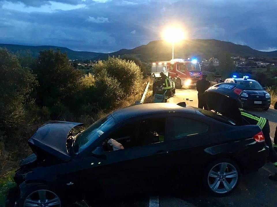 Tragedia a Narcao: frontale tra due auto, muore un 57enne
