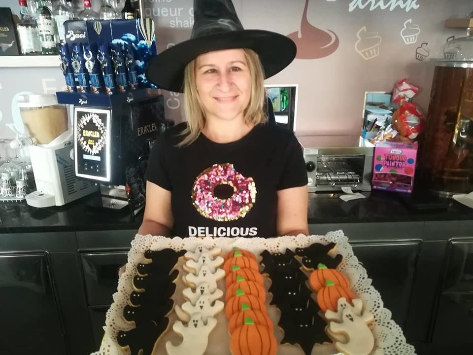 Halloween, boom a Cagliari: “Bambini e adulti pazzi per i dolcetti a forma di zucca e fantasma”