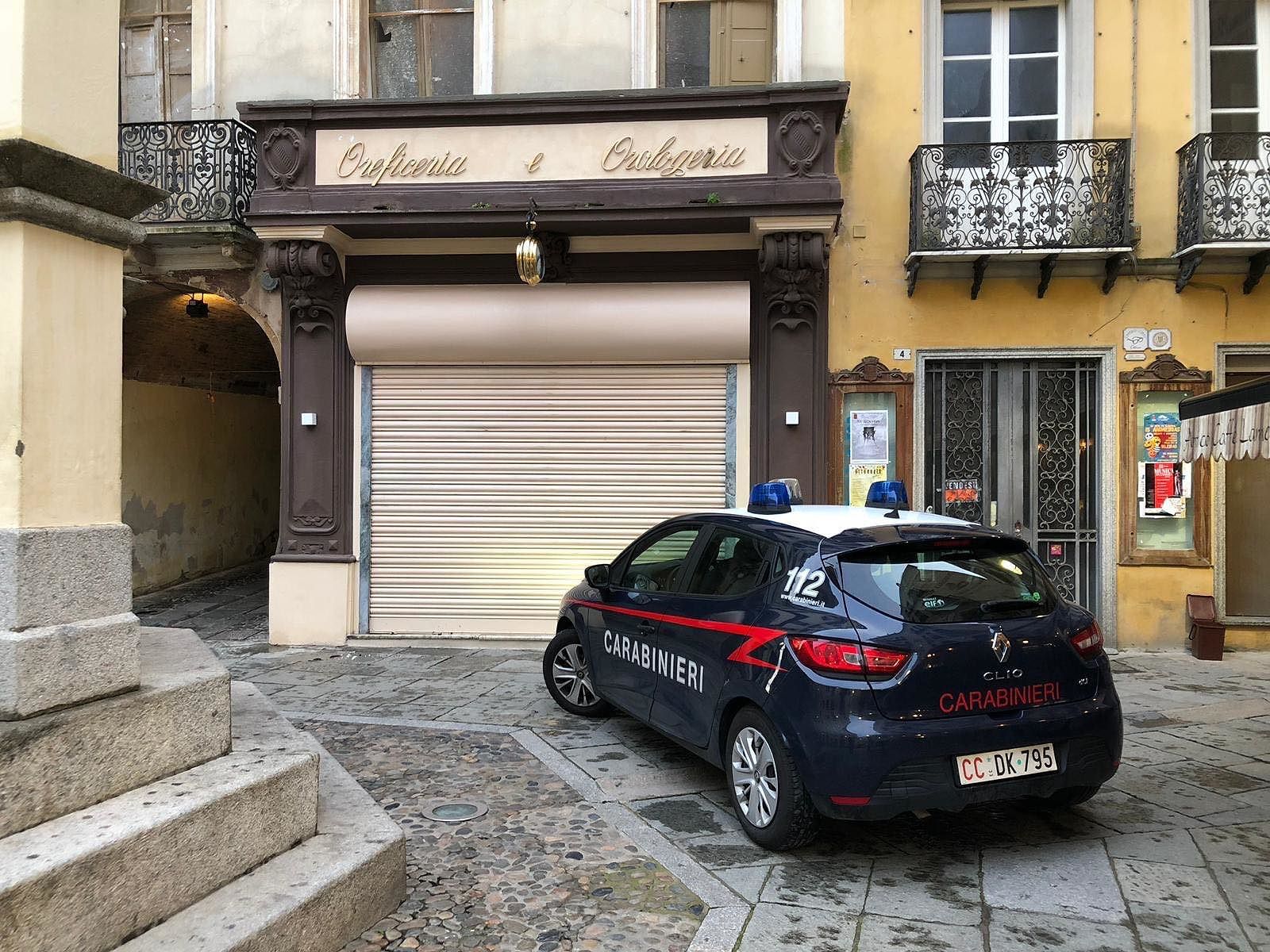 Fallito attentato incendiario contro una gioielleria a Iglesias