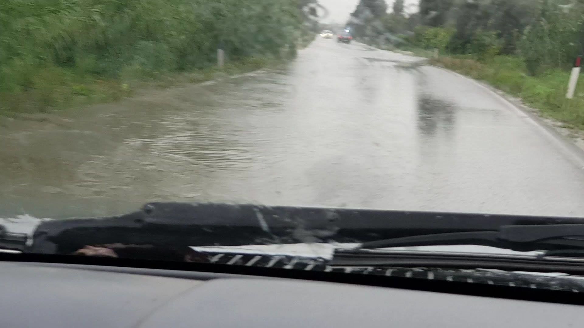 Inondata la strada Sp4 tra Cagliari, San Sperate e Sestu: “Automobilisti, massima attenzione”