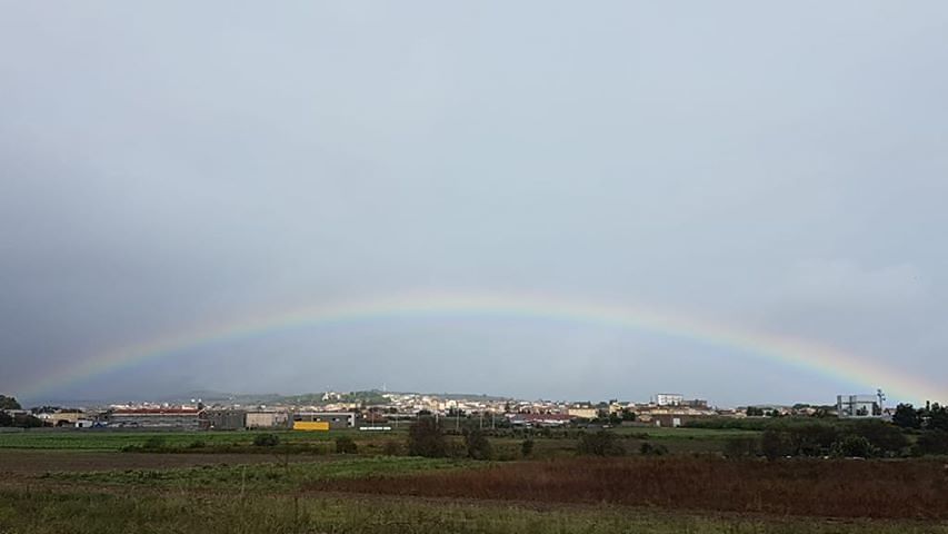 Arcobaleno nel Cagliaritano di sera…bel tempo si spera: la foto di Antonella scattata dalla 131