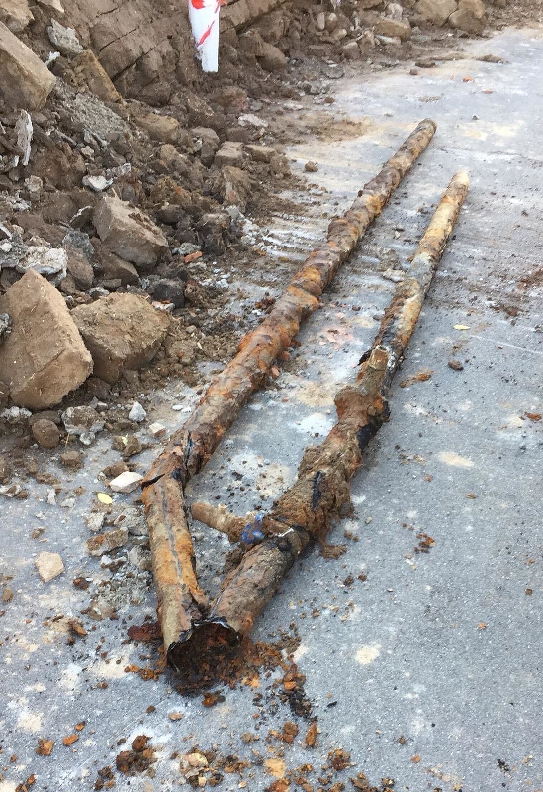 Decimomannu, “vecchia condotta rattoppata di continuo, perché non viene sostituita?”