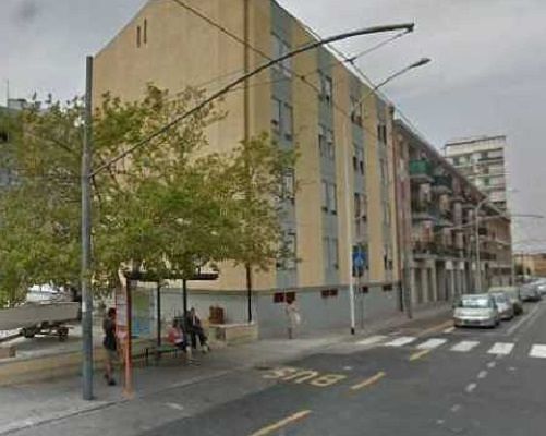 Dramma alloggi a Cagliari: oltre 100 persone per una casa parcheggio di via Is Mirrionis