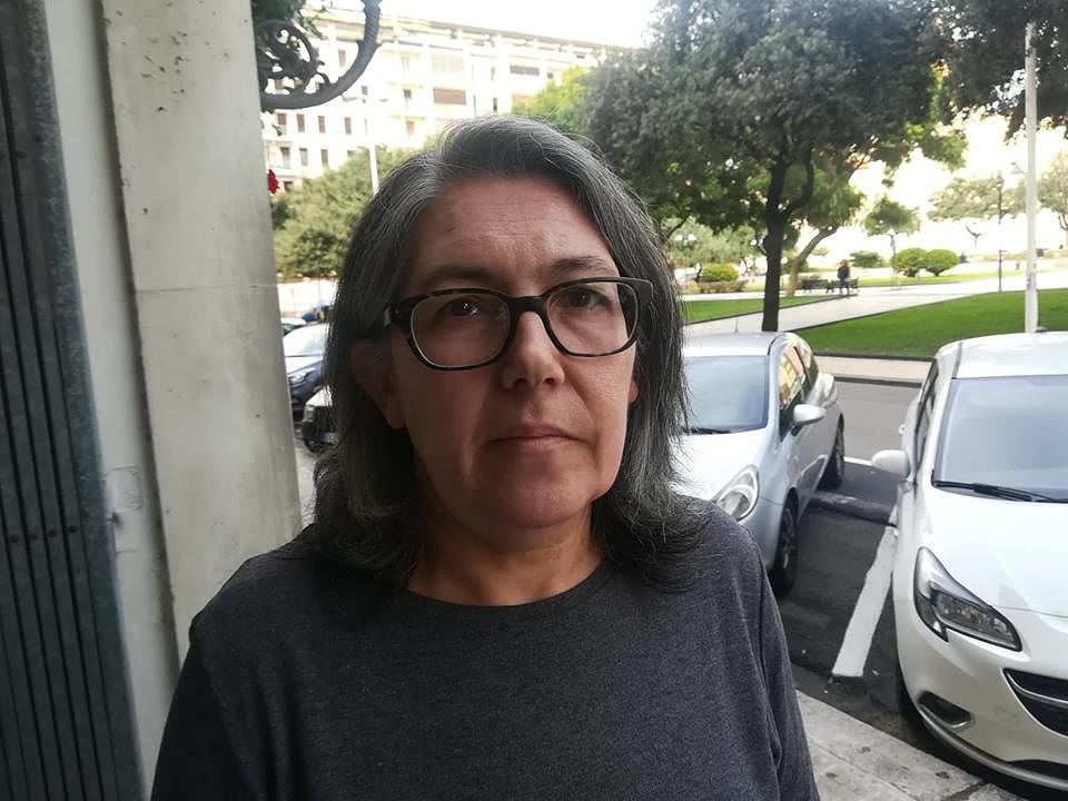 Cagliari, via le auto da piazza San Cosimo: “Assurdo, però Zedda lascia le transenne”