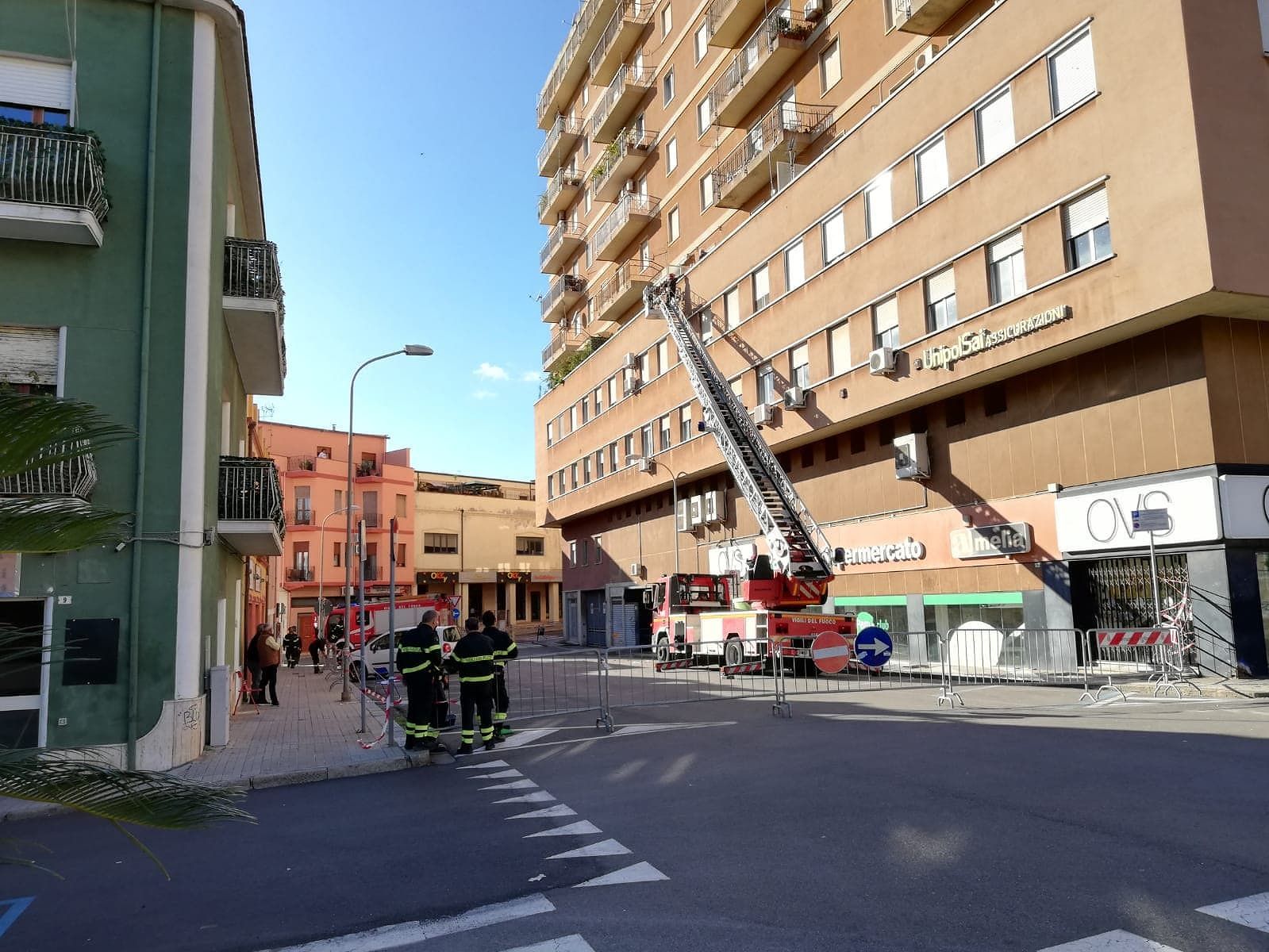 Paura a Iglesias: piovono calcinacci da un palazzo in via Oristano