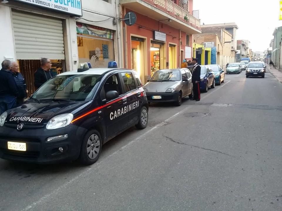 Grave incidente ad Assemini: operaio cade dal tetto e precipita su un’auto in sosta