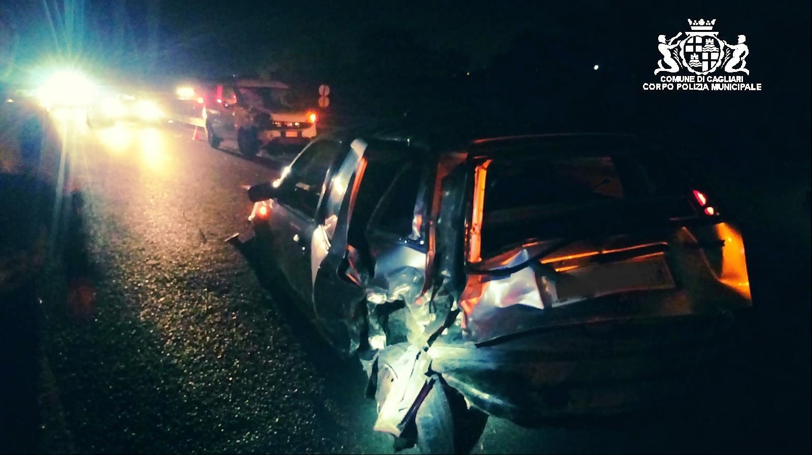 Ubriaco alla guida di un furgone si scontra con un’auto: due feriti sulla Ss 554