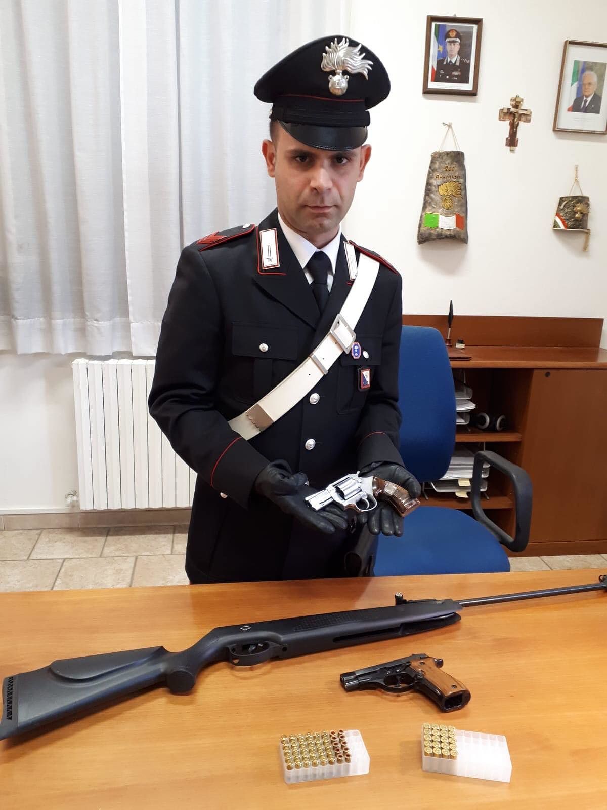 Carbonia, scoppia una lite e minaccia il vicino con la pistola: denunciato 65enne