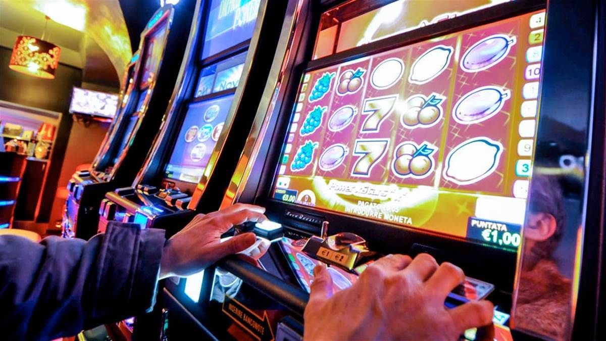 Cagliari, lotta al gioco d’azzardo: no ai video poker accanto a bancomat e compro oro