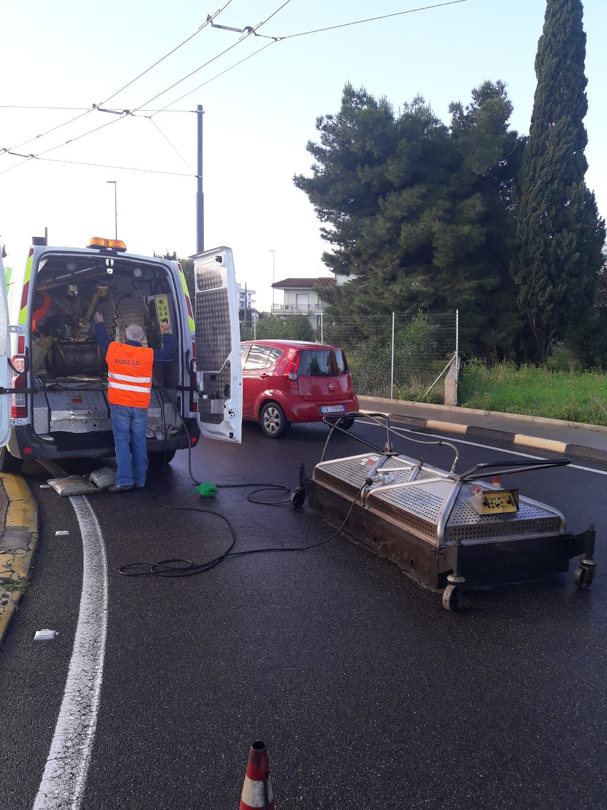 Trecento interventi in un mese e 29mila euro, a Selargius parte il restyling delle strade