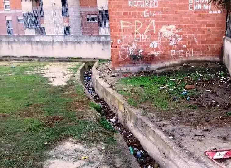 Cagliari, allarme a Is Mirrionis. Nel rudere di via Cinquini riecco sbandati e malviventi