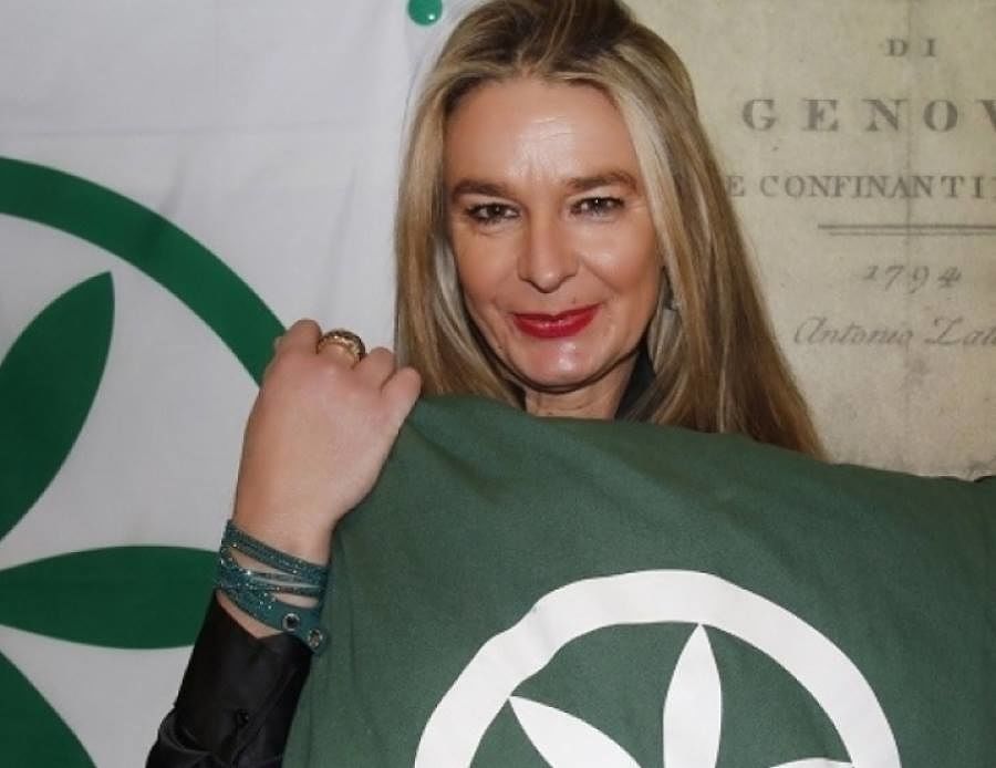 Mise un like alla frase “forni ai migranti”: ora presiede la commissione Diritti umani al Senato