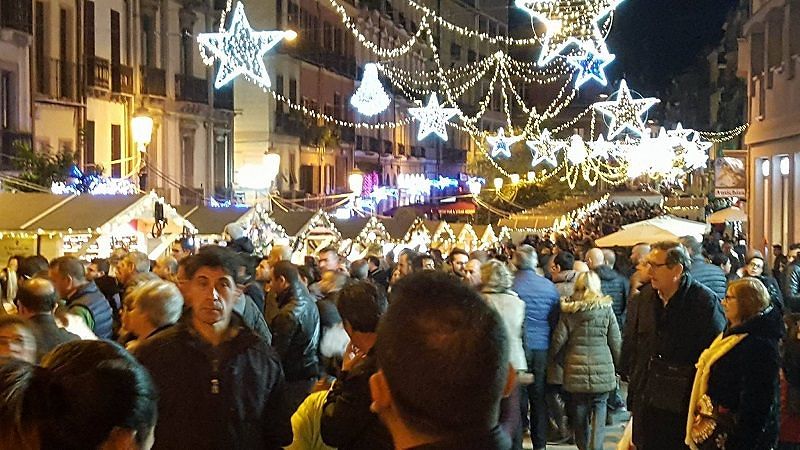 Cagliari, “troppa folla”: addio a mercatini e degustazioni nel Corso e in piazza Garibaldi