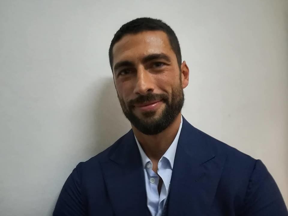 Giovanni Angiolini, il sexy medico sardo si confessa: “I messaggi delle donne? Fanno piacere, sono stati inaspettati”