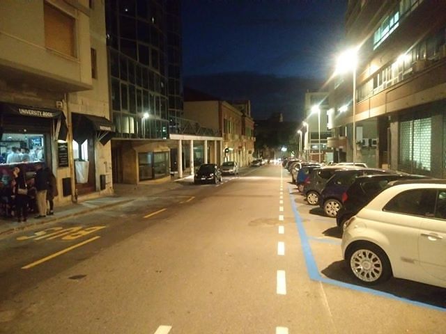 Cagliari, parcheggi fantasma a Stampace: “Il Comune ci salassa con le strisce blu, dove lasciamo l’auto?”