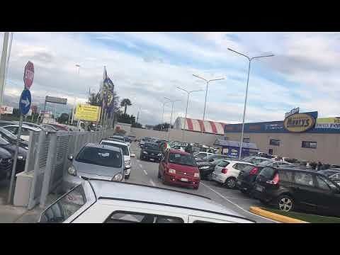 Cagliari, tutti pazzi per i nuovi centri commerciali: la nuova apertura manda in tilt viale Marconi