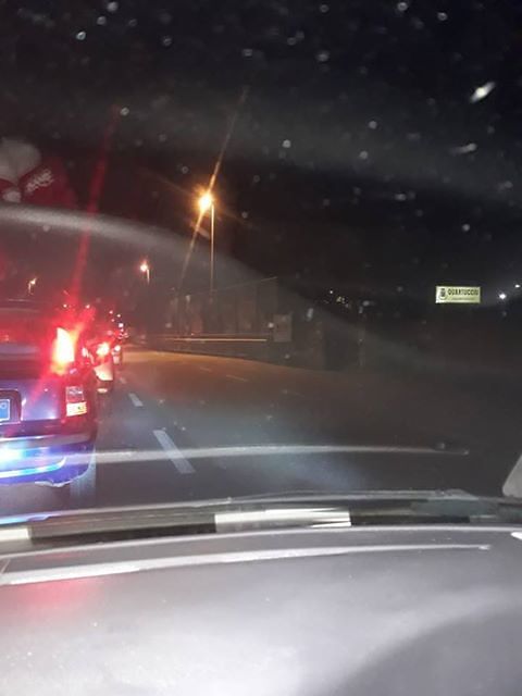 Cagliari e Quartu, traffico impazzito verso nuovi e vecchi centri commerciali: “Molti litigi per i parcheggi”