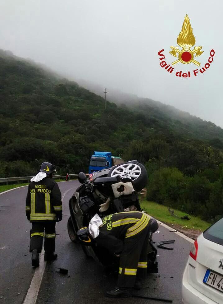 Scontro frontale sulla SP2, due ragazze ferite soccorse dai vigili del fuoco
