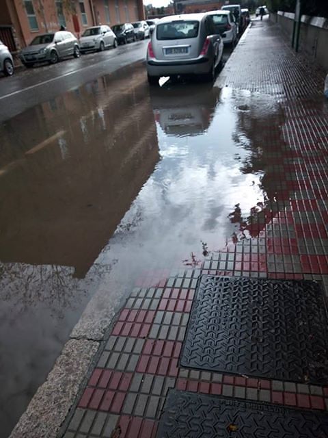 Via Cagna, nel quartiere-gioiello Amsicora tombini intasati e allagamenti: il VIDEO dei residenti