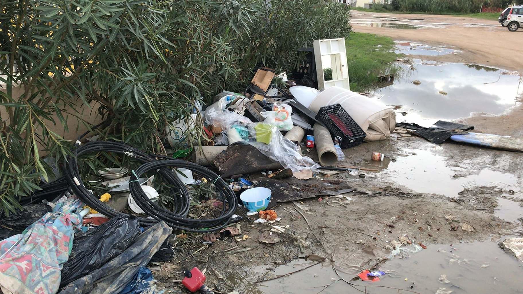 Tortolì, “La Sughereta” è un cumulo di rifiuti: iniziati i lavori di bonifica dell’area