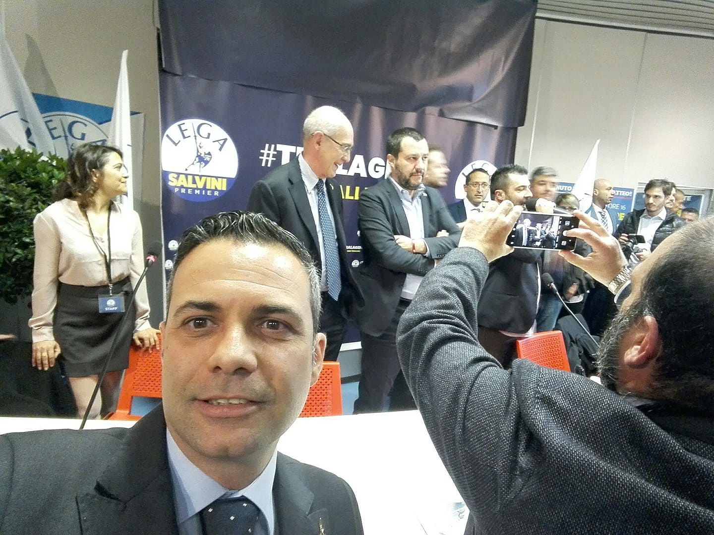 Salvini a Olbia: “Se uno dice “prima i sardi degli stranieri”, non è certo un razzista: non rassegnatevi”