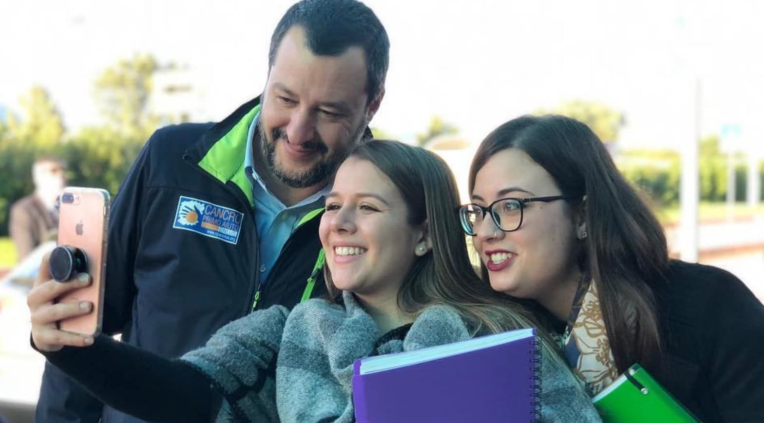 Salvini arriva a Cagliari: “Da marzo governeremo la splendida Sardegna, vi voglio bene”