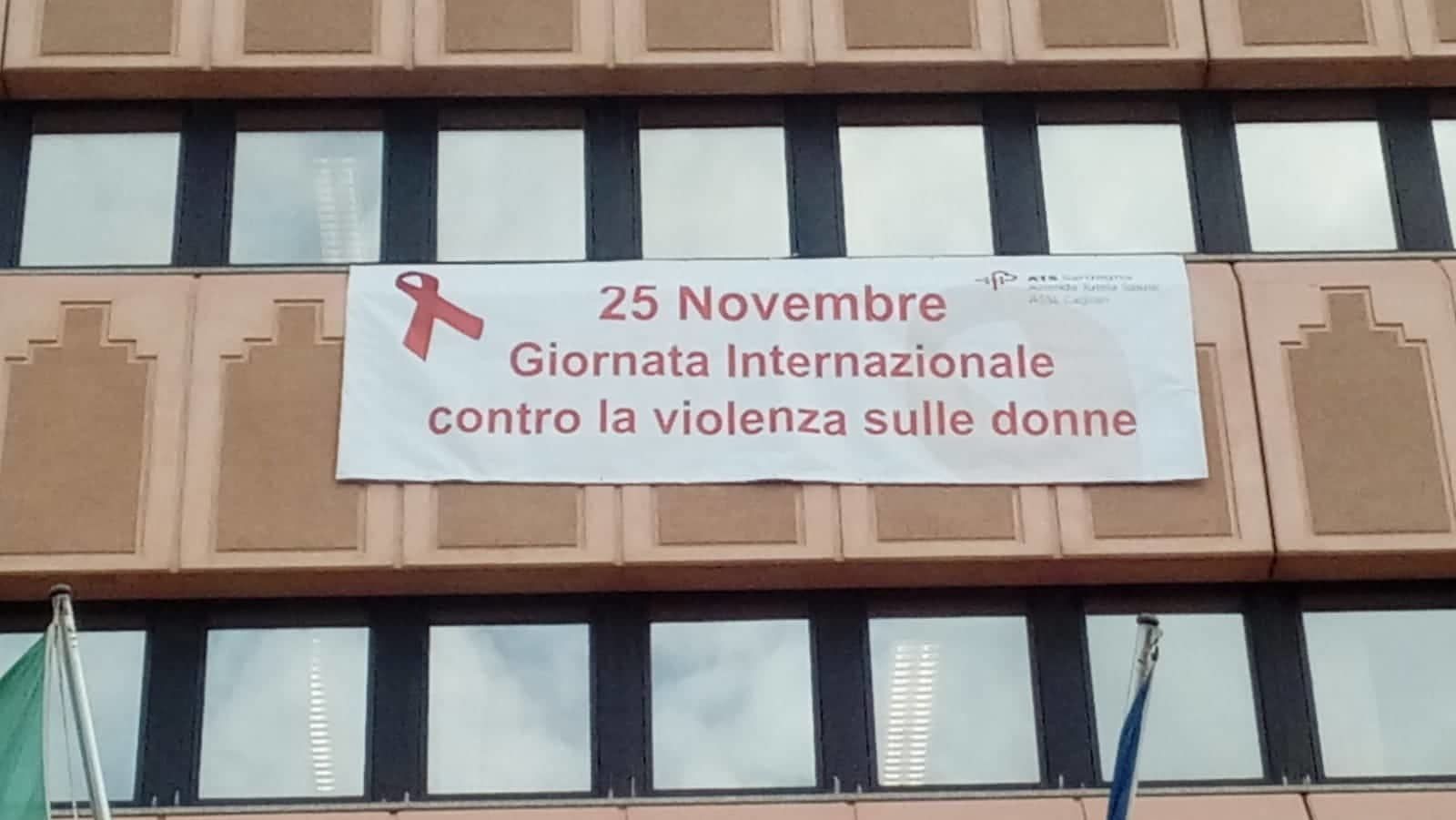 Selargius, un fiocco rosso sulla sede dell’Assl per dire stop al femminicidio