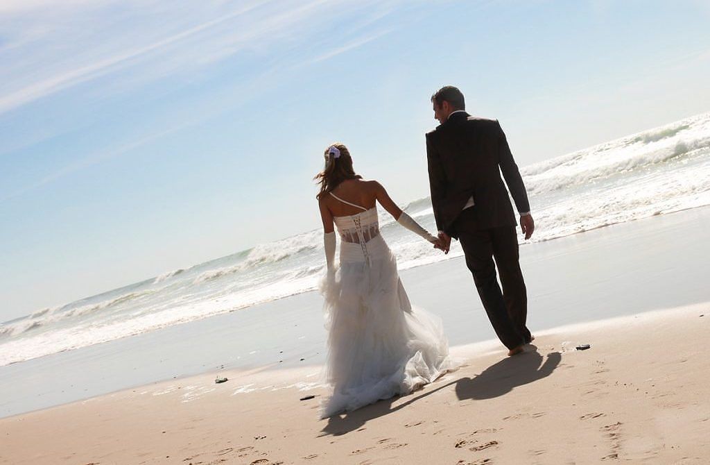 Dall’Irlanda a Cagliari per dire sì: il primo matrimonio di una coppia non italiana al Poetto