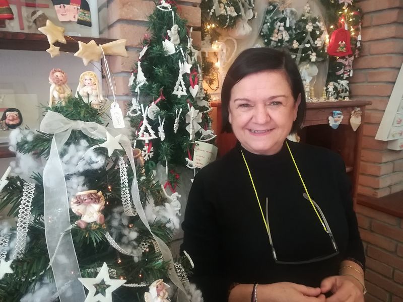 Natale 2018 a Cagliari, c’è anche l’albero antirazzista: “260 euro con gli angioletti di tutte le etnie”