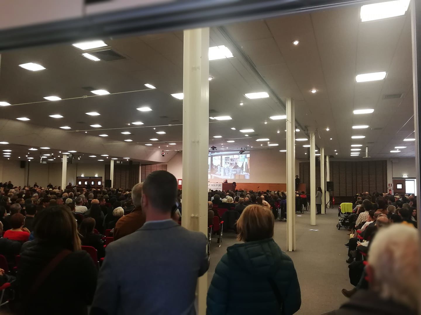 Aias, assemblea verità a Cagliari sul futuro di dipendenti e pazienti: “Arru, vattene”