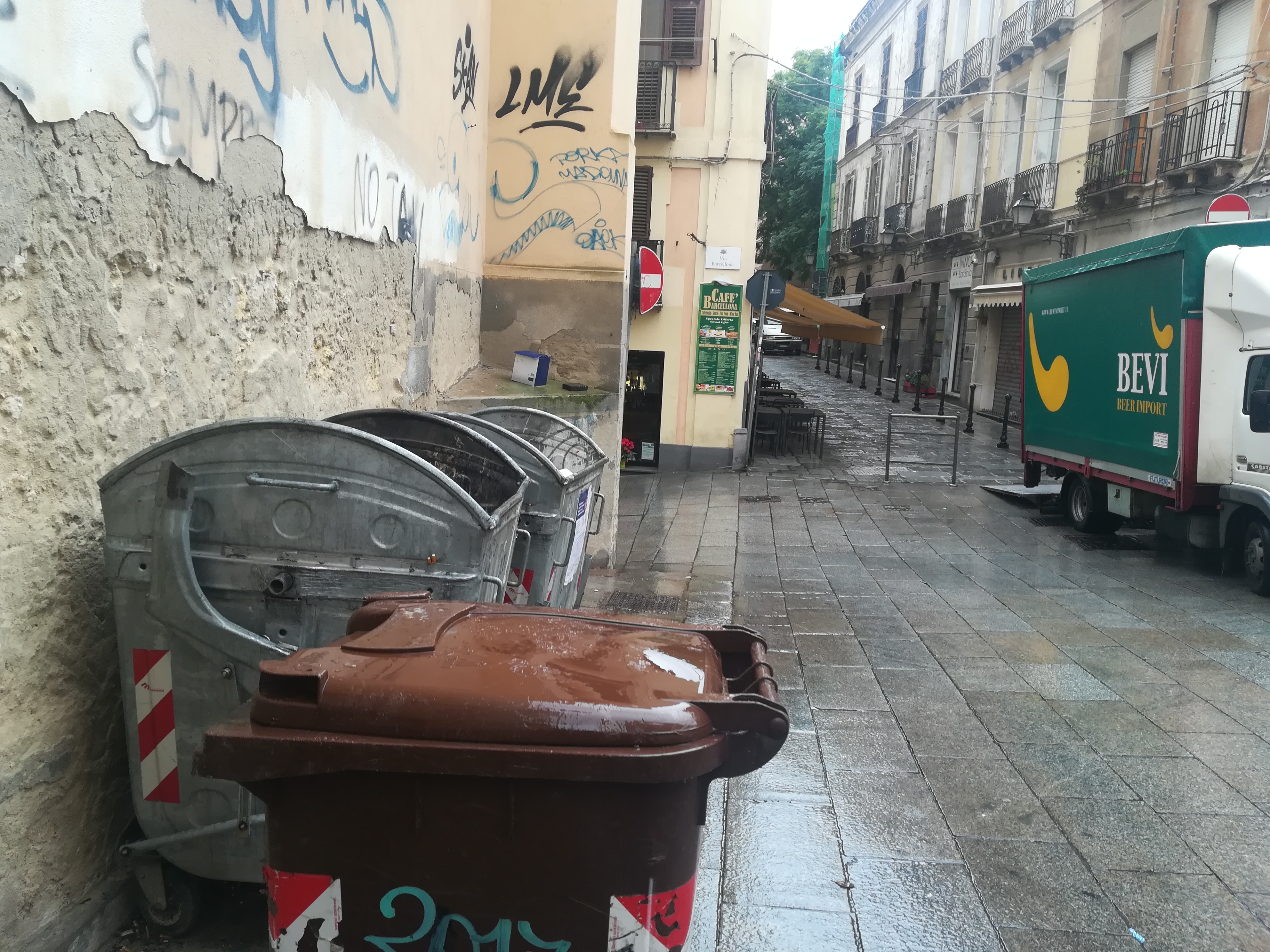 Cagliari, via al porta a porta nel centro storico: addio cassonetti in 68 strade