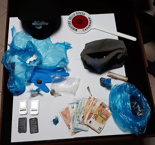 Spacciatore in trappola a Villamar: preso con cocaina, hashish e marjiuana insieme ai contanti