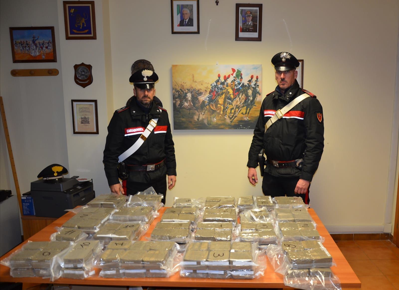 Viale Marconi, fermato per un controllo viene trovato con 90 kg di hashish