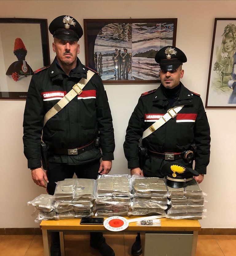 Cagliari, 45 kg di hashish in un appartamento a Villanova: un arresto