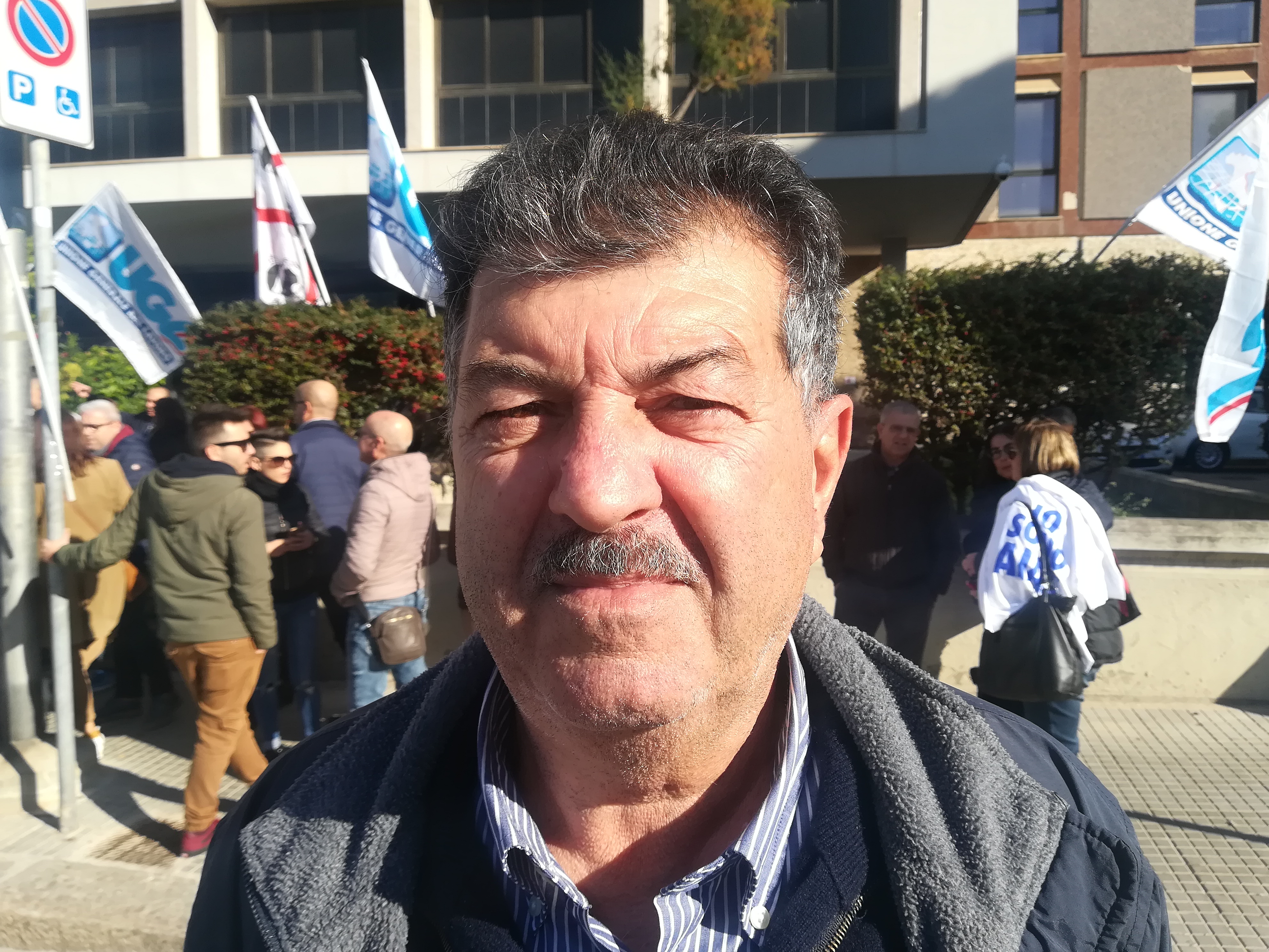 Francesco di Gonnesa, papà disperato: “Senza l’Aias dovrò far curare mia figlia fuori dalla Sardegna”