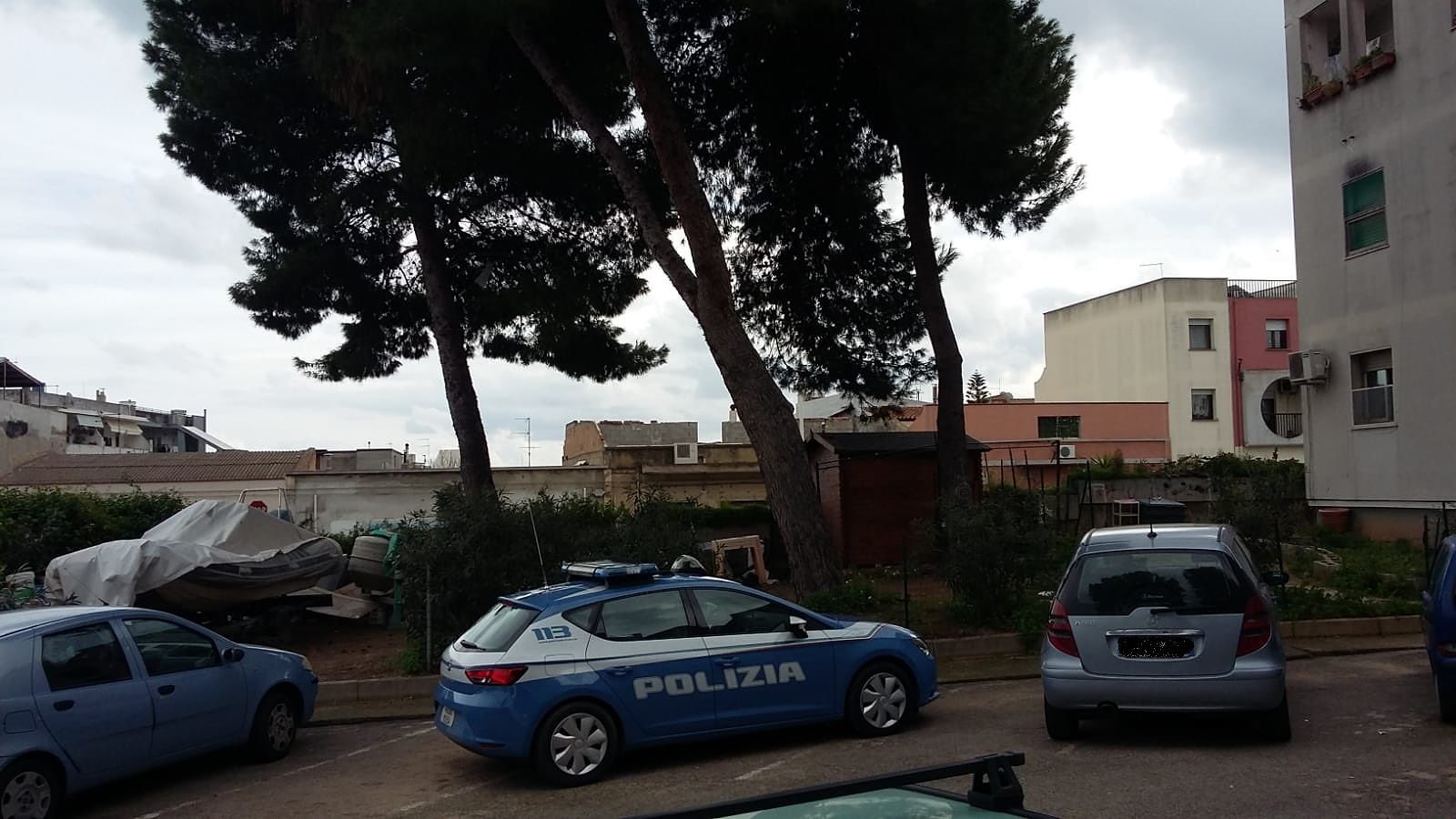 Droga nascosta sotto un gommone e venduta in una casetta in legno a Pirri: in manette pusher 22enne