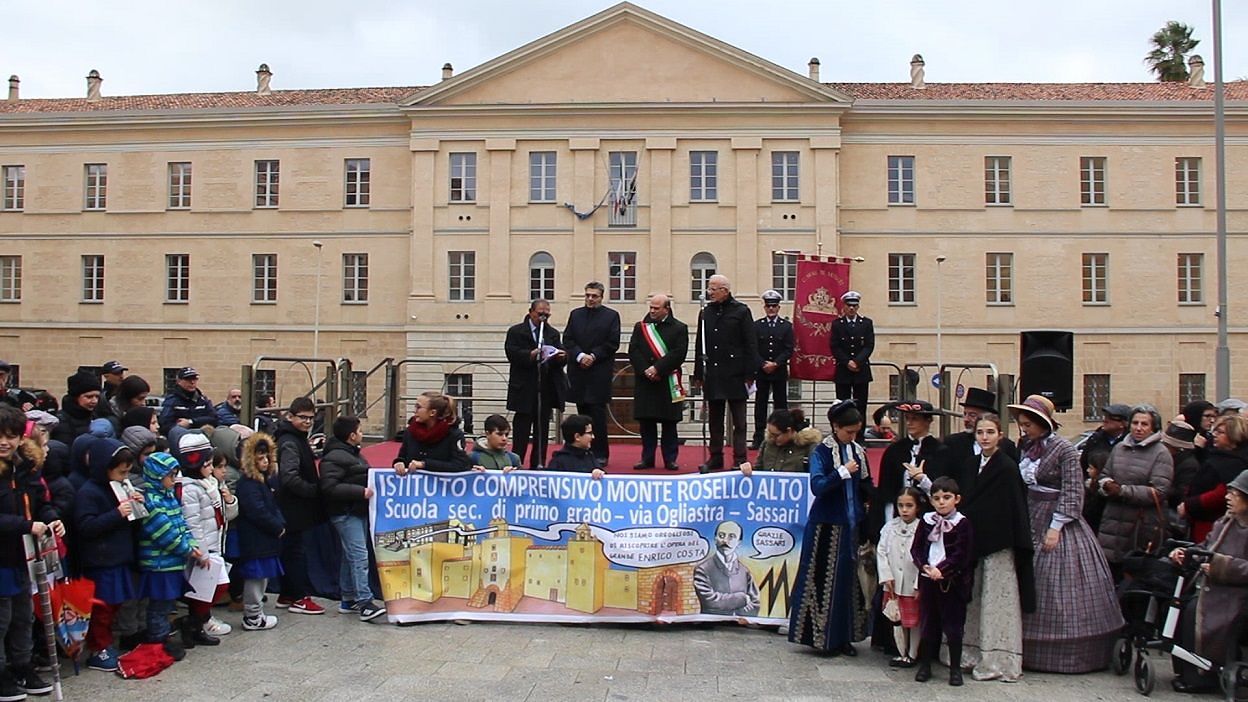 Monumento a Enrico Costa, bagno di folla  per l’inaugurazione in Piazza Fiume
