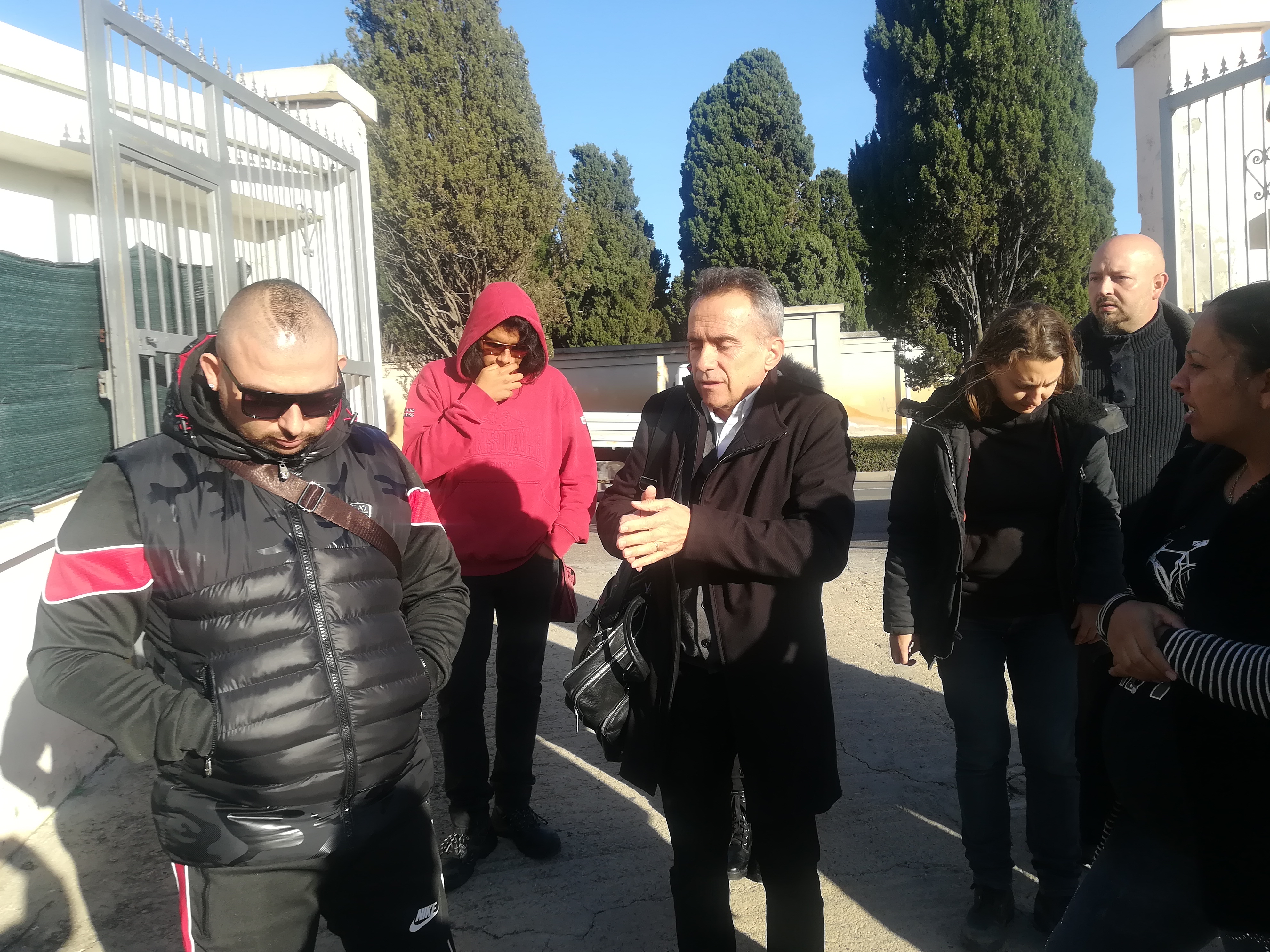 Cagliari, sfratto rinviato in via Puglia: “Almeno passeremo Natale al caldo, insieme ai nostri figli”