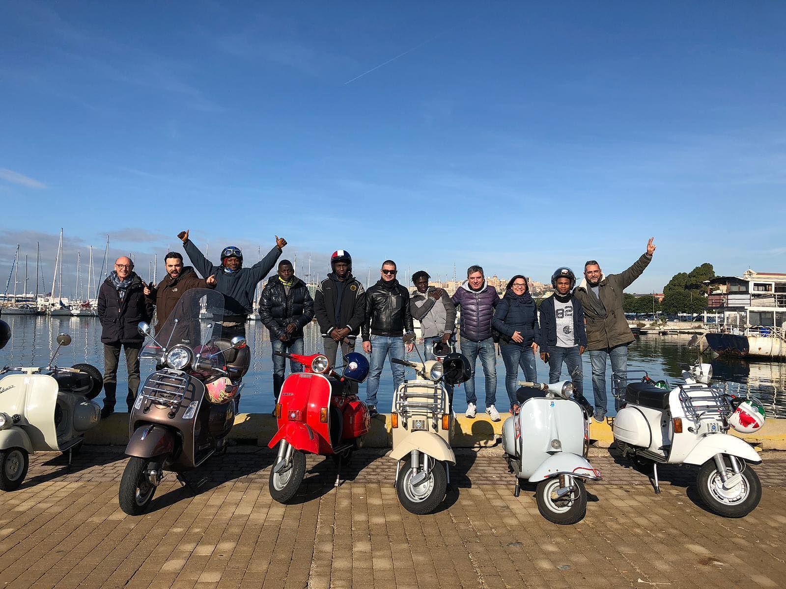 “In Vespa senza frontiere”, una giornata all’insegna dell’integrazione e del sorriso a Cagliari