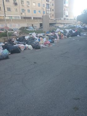 Cagliari, quando la differenziata non funziona:”Ancora una montagna di rifiuti in via Schiavazzi”