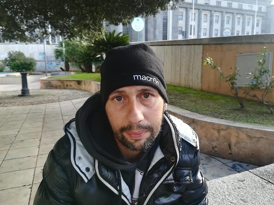 Cagliari, terrore alla Marina: “Aggredito e rapinato da 4 stranieri, volevano uccidere il mio cane”