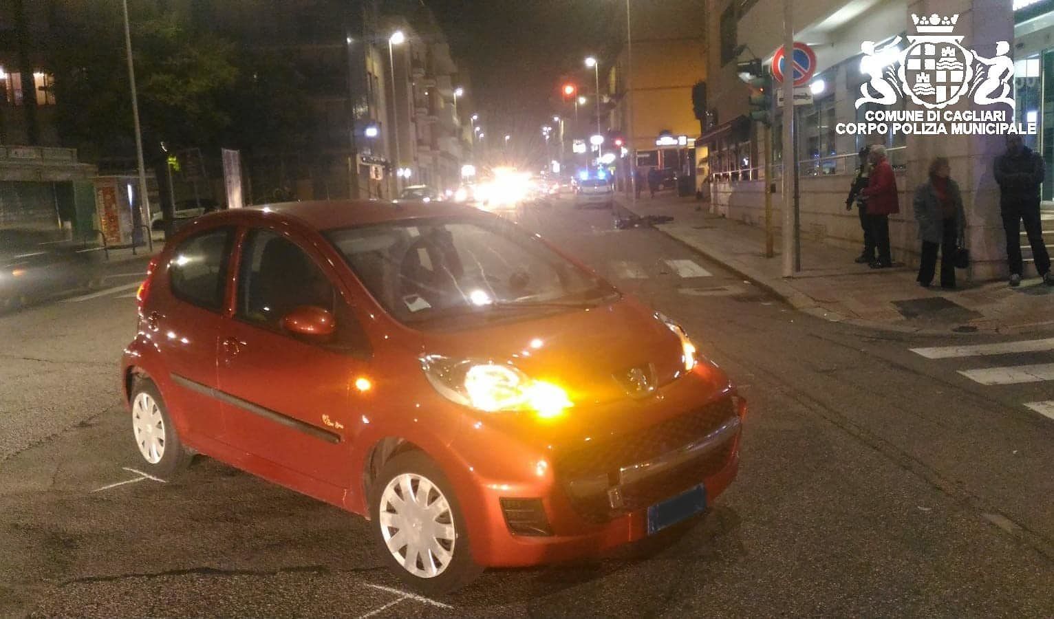 Cagliari, 77enne alla guida di una Peugeot centra in pieno una moto: 18enne ricoverata in codice rosso
