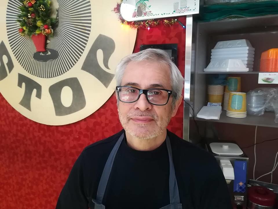 Carlo, storico gelataio di via Dante: “Sembra una strada periferica e la pista ciclabile è pericolosa”