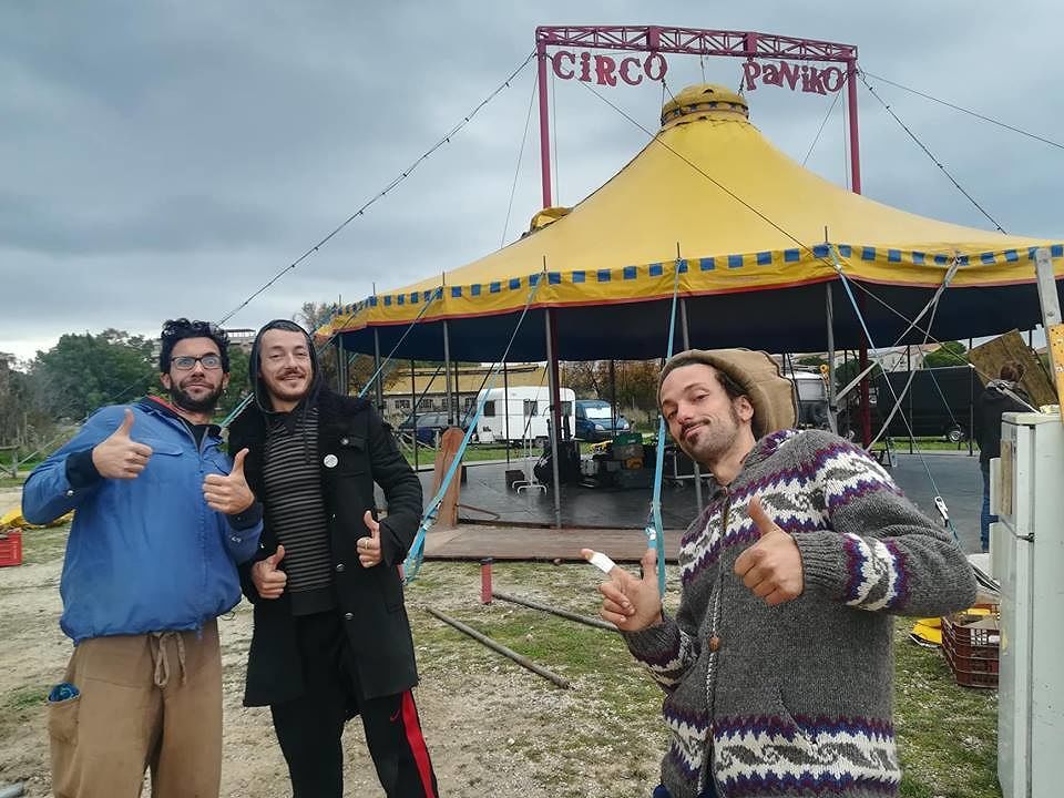 A Cagliari arriva il circo Paniko: “Niente animali, per divertirsi bastano clown e funamboli”